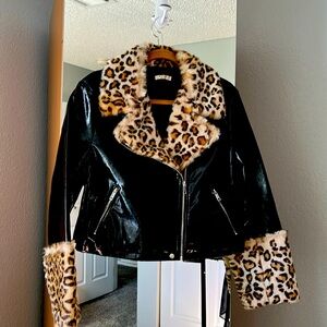 Crop Moda faux black jacket